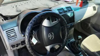 Toyota Corolla 2011 en buen estado - miniatura 3