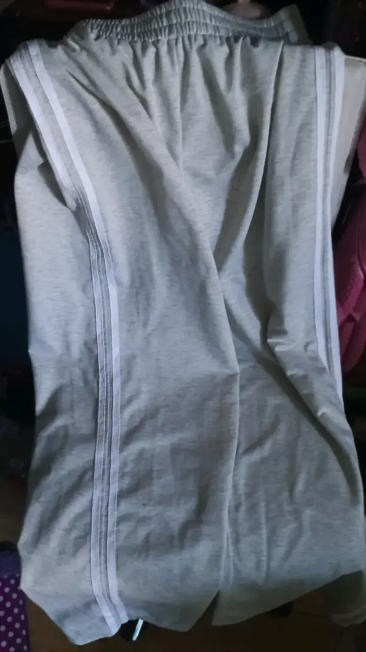 Pantalones deportivos grises Shein talla L - 1