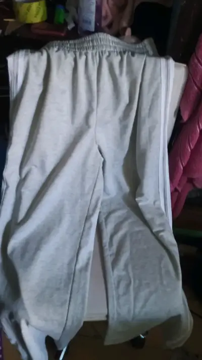 Pantalones deportivos grises Shein talla L - miniatura 2