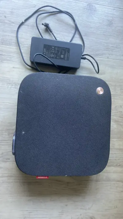 Proyector portátil Nebula con adaptador - miniatura 1