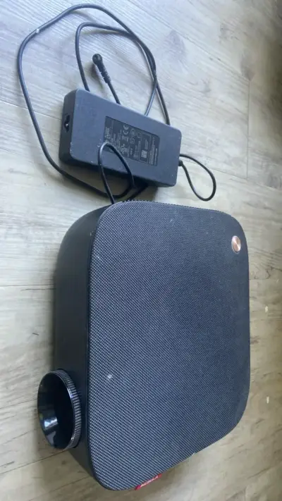 Proyector portátil Nebula con adaptador - miniatura 2