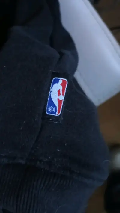 Polerón con capucha Lakers NBA negro y morado - miniatura 4