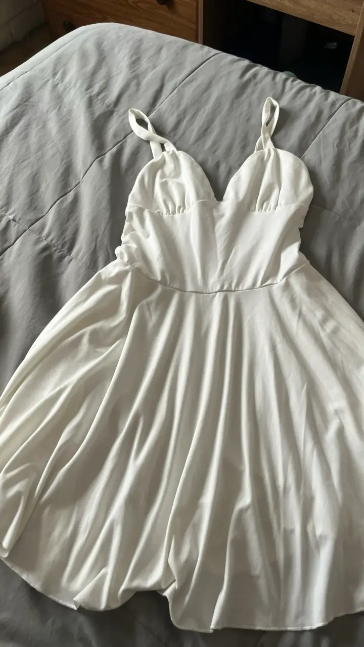 Vestido blanco sin mangas elegante