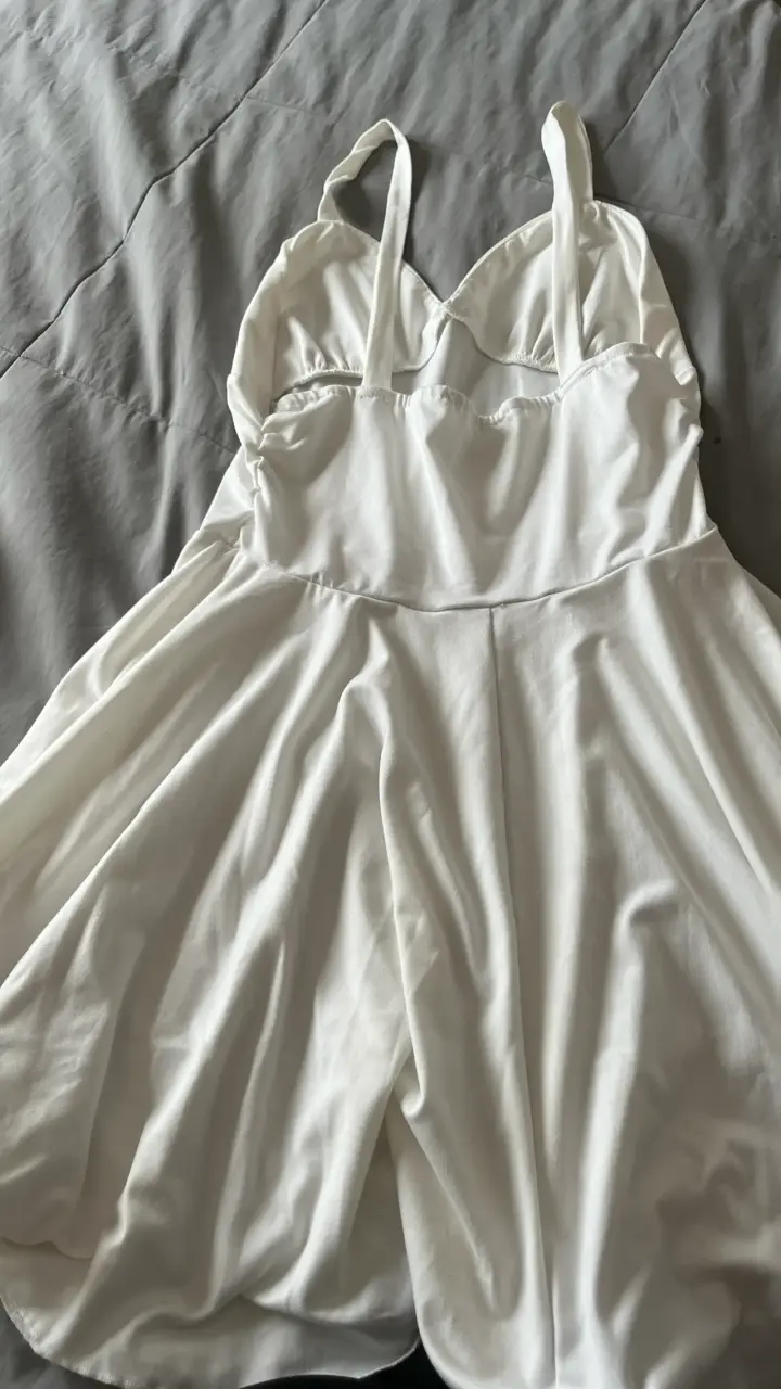 Vestido blanco sin mangas elegante - 2