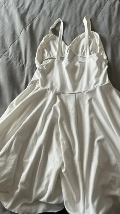 Vestido blanco sin mangas elegante - miniatura 2