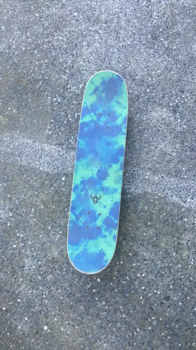 Skateboard Darkstar azul con diseño único - miniatura 1