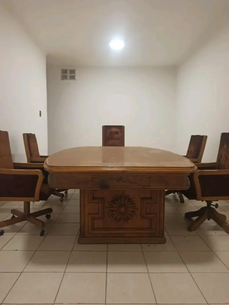 Juego de comedor de madera con sillas giratorias - 3