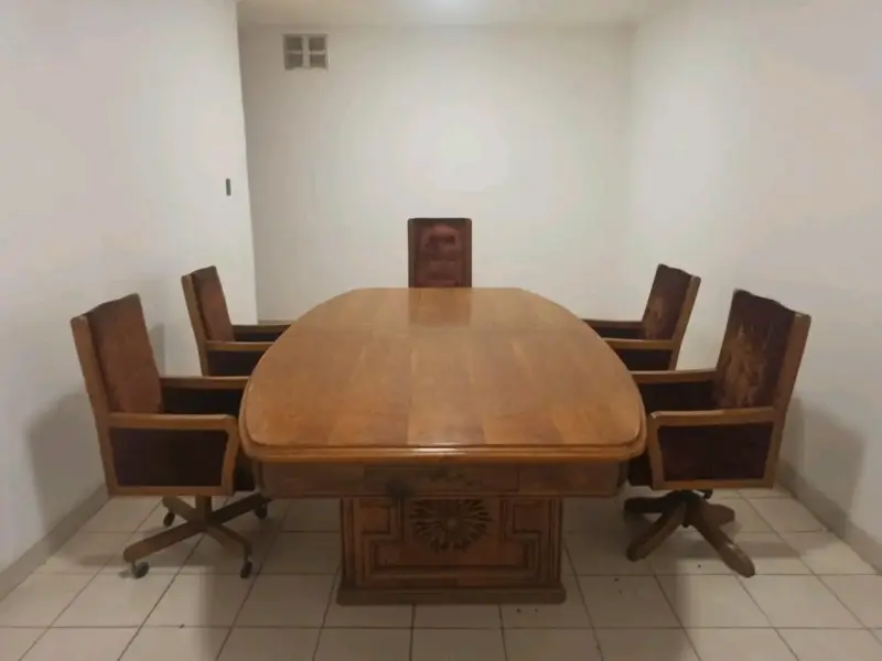 Juego de comedor de madera con sillas giratorias - 4