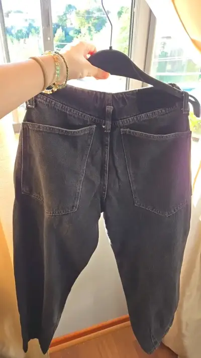 Jeans Mom Fit negros de mujer - miniatura 3