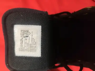Zapatillas negras CAT para hombre en buen estado - miniatura 3