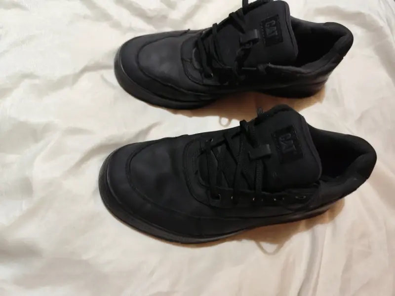 Zapatillas negras CAT para hombre en buen estado - 4