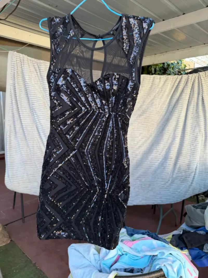 Vestido de fiesta negro con lentejuelas - 2