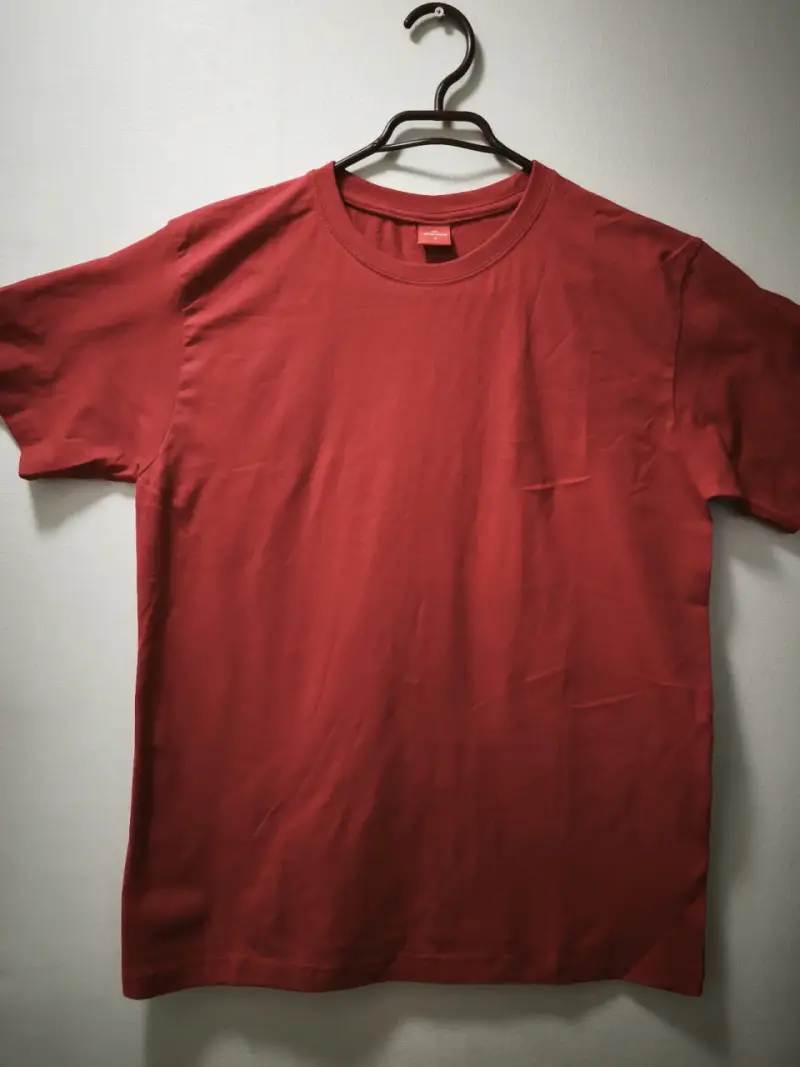 Polera roja de algodón para hombre