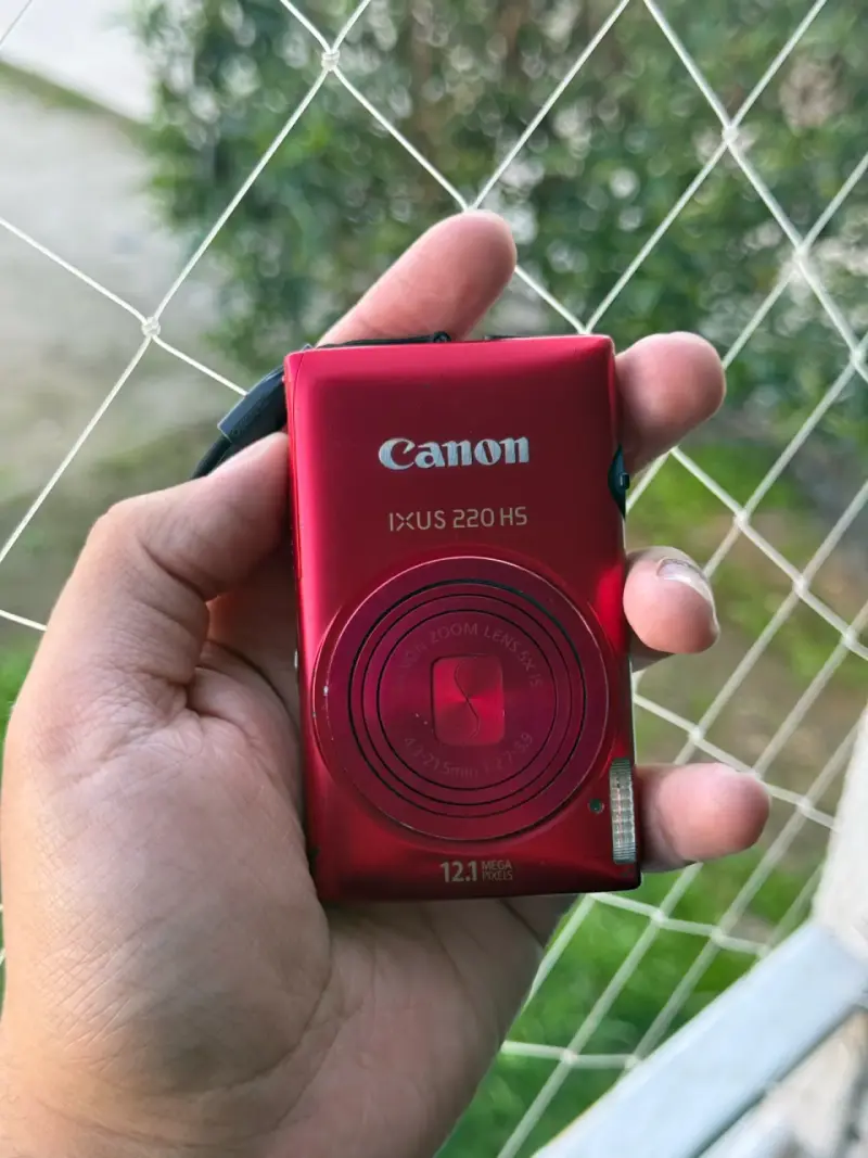Cámara digital Canon IXUS 220 HS roja con accesori - 2