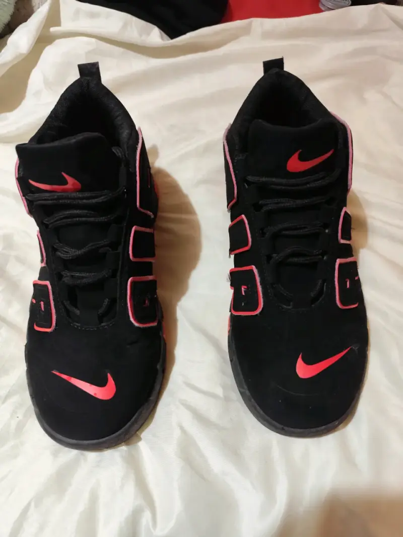 Zapatillas negras con detalles rojos Nike - 3