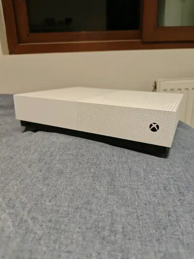 Xbox One S All Digital Edition - miniatura 1
