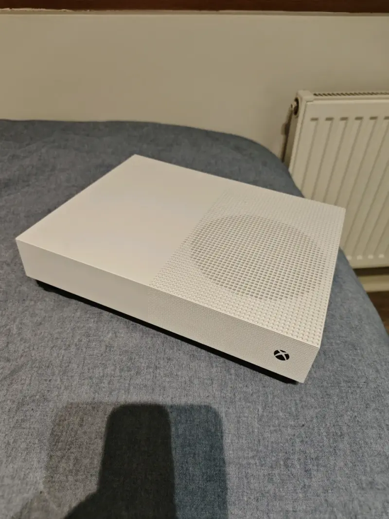 Xbox One S All Digital Edition - 3