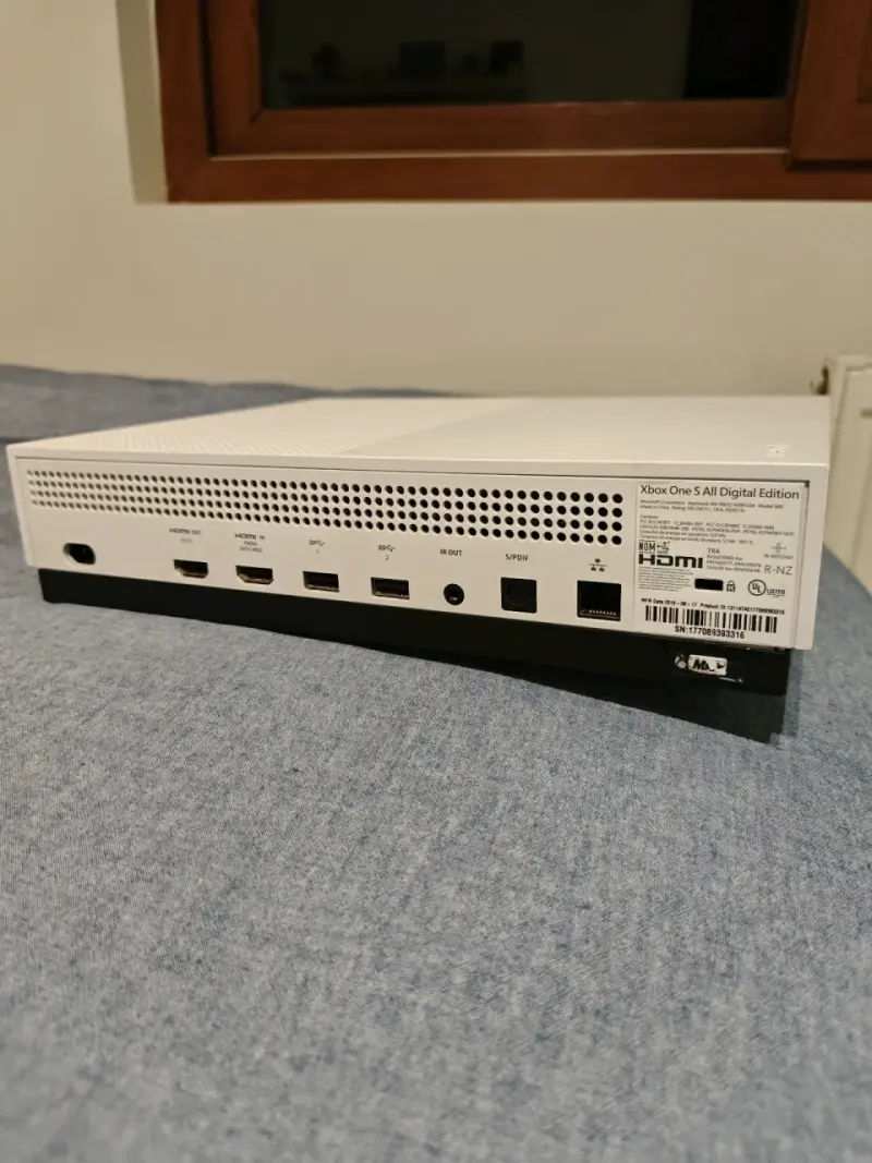 Xbox One S All Digital Edition - 4