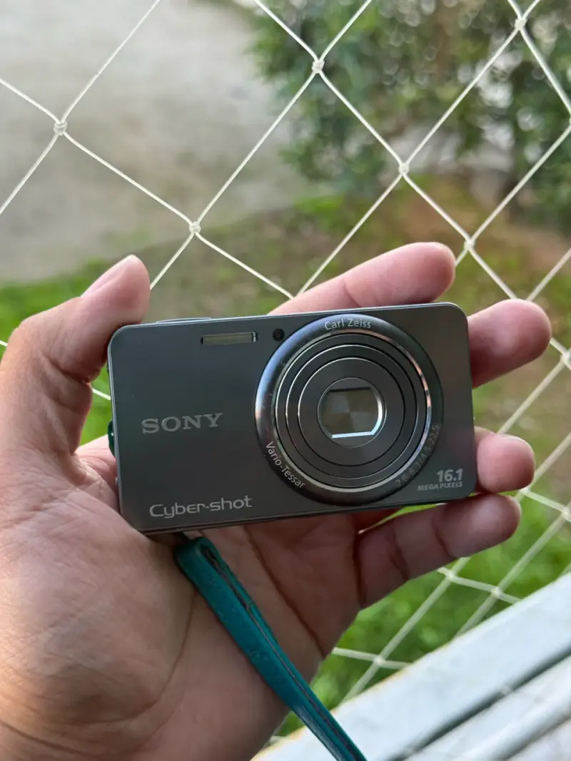 Cámara Sony Cyber-shot W570 16.1 MP con accesorios - 2