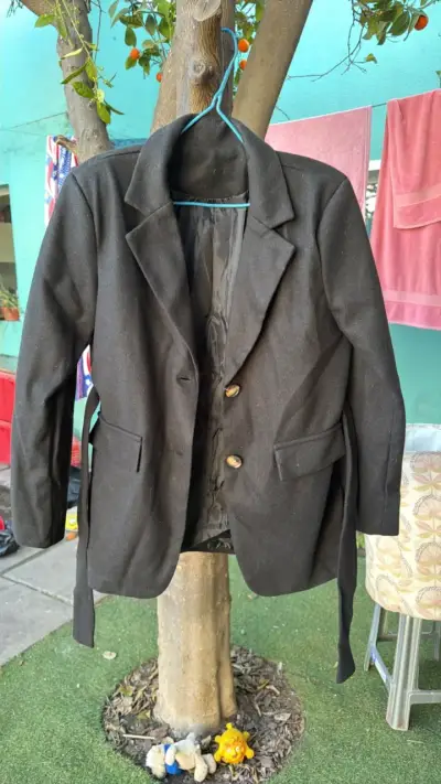 Blazer negro para mujer en buen estado - miniatura 1