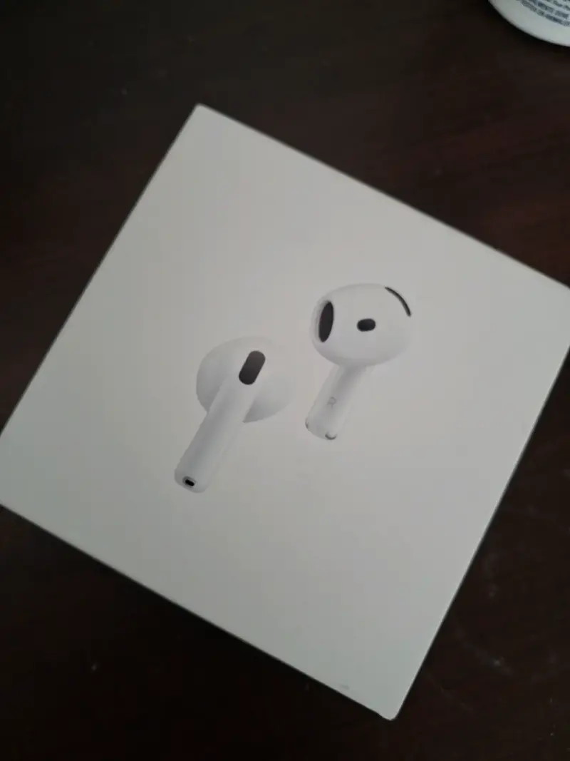 Auriculares inalámbricos Apple AirPods con cancelación de ruido - 1