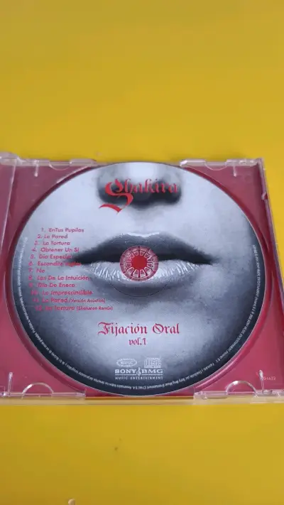 CD Shakira Fijación Oral Vol. 1 en buen estado - miniatura 3