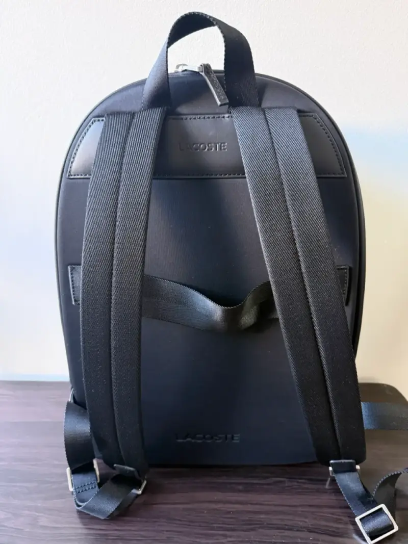 Mochila negra elegante Lacoste con cierre metálico - 3