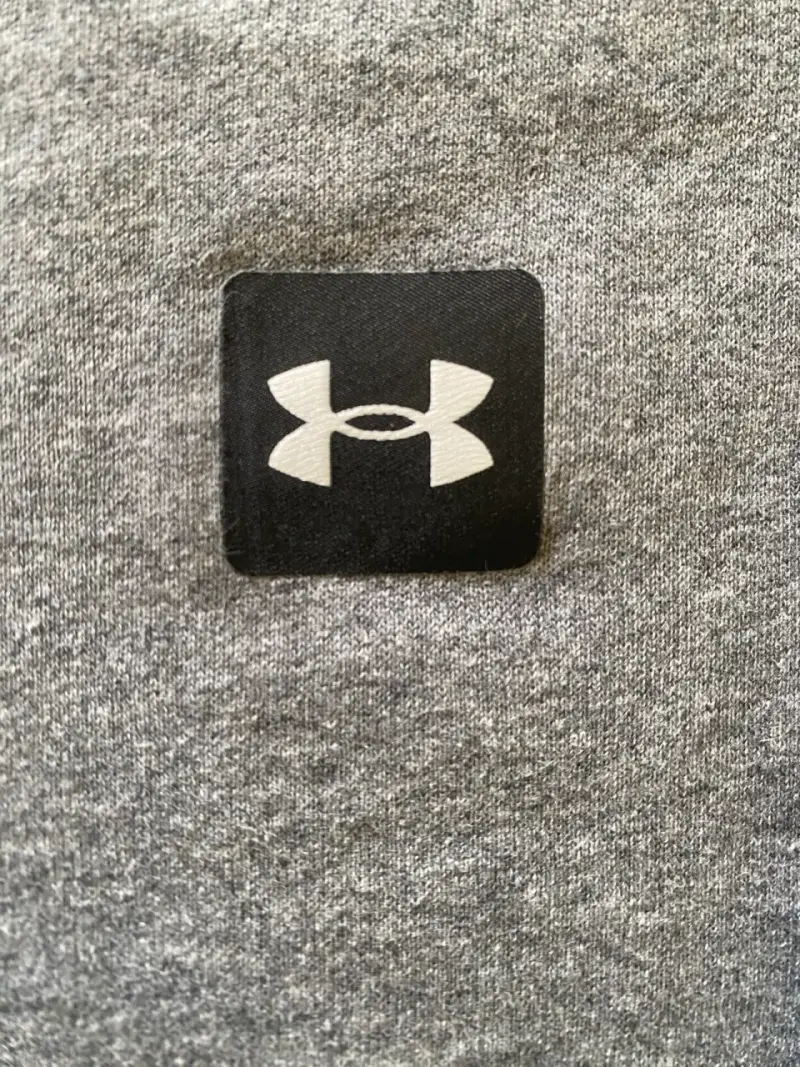 Polerón gris Under Armour para hombre - 2