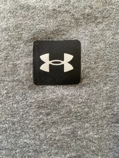 Polerón gris Under Armour para hombre - miniatura 2