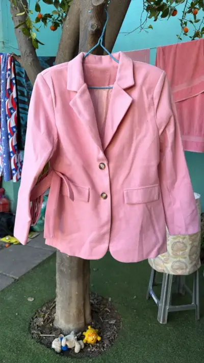 Blazer rosado para mujer en buen estado - miniatura 1