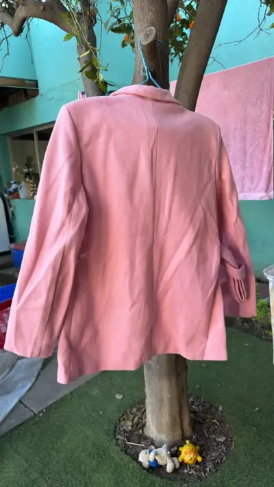 Blazer rosado para mujer en buen estado - miniatura 3