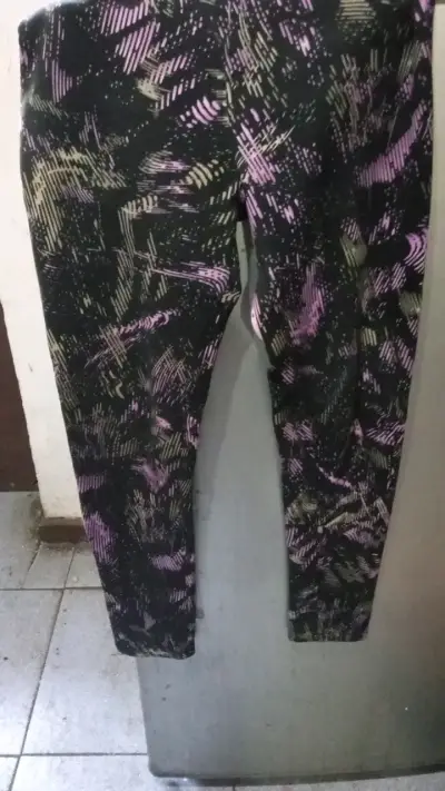 Leggings estampados para mujer en buen estado - miniatura 2