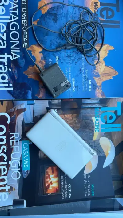 Nintendo DS Lite blanca con cargador - miniatura 1