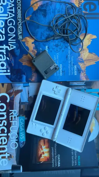 Nintendo DS Lite blanca con cargador - miniatura 2