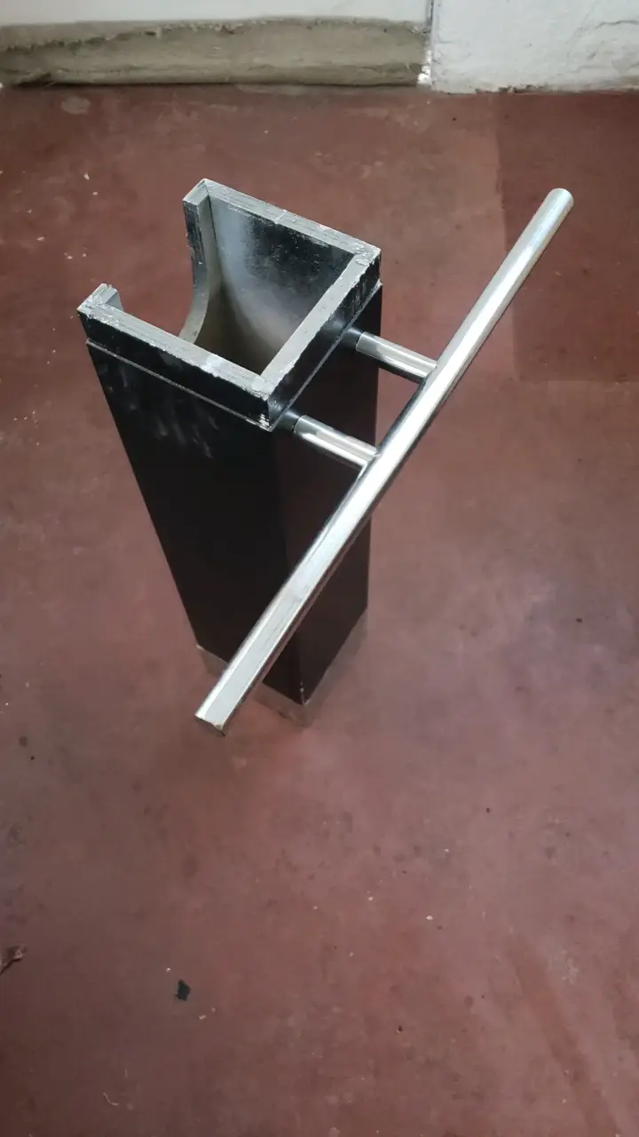 Lavamanos de vidrio con pedestal metálico - 2