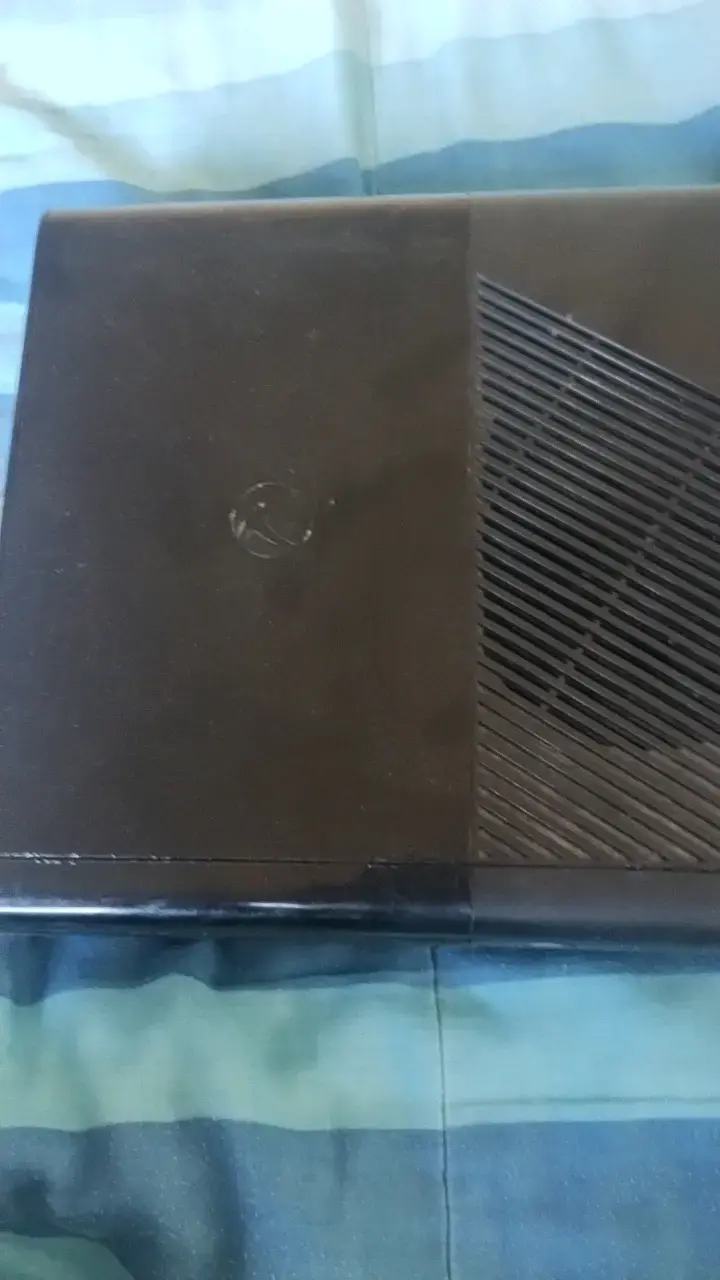 Consola Xbox 360 usada en mal estado para reparar - 2
