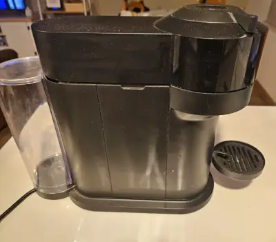 Cafetera Nespresso Vertuo Next - miniatura 1