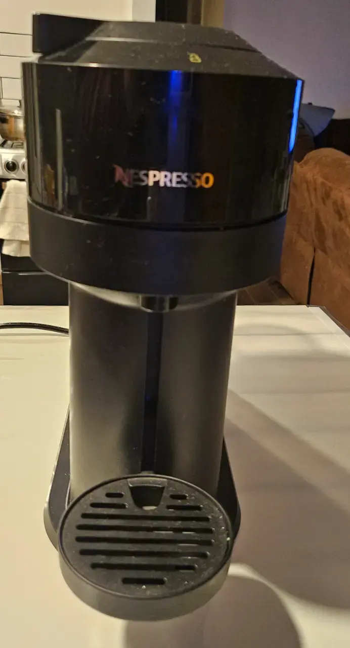 Cafetera Nespresso Vertuo Next - 2