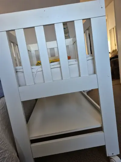 Cuna de madera blanca para bebé con colchón - miniatura 3
