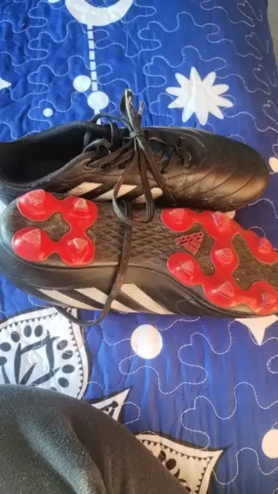 Botines de fútbol Adidas negros con rayas - miniatura 3