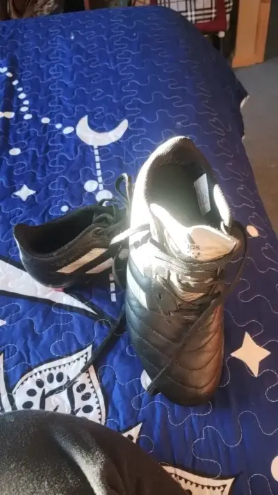 Botines de fútbol Adidas negros con rayas - miniatura 4