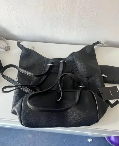 Bolso de cuero negro Amphora con correas ajustables - miniatura 2