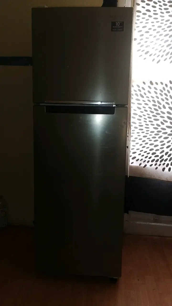 Refrigerador Samsung RT25FARADSP con Congelador Superior - 1
