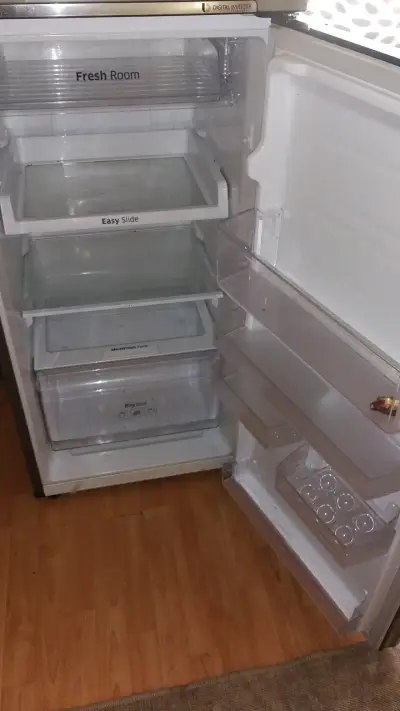 Refrigerador Samsung RT25FARADSP con Congelador Superior - miniatura 2