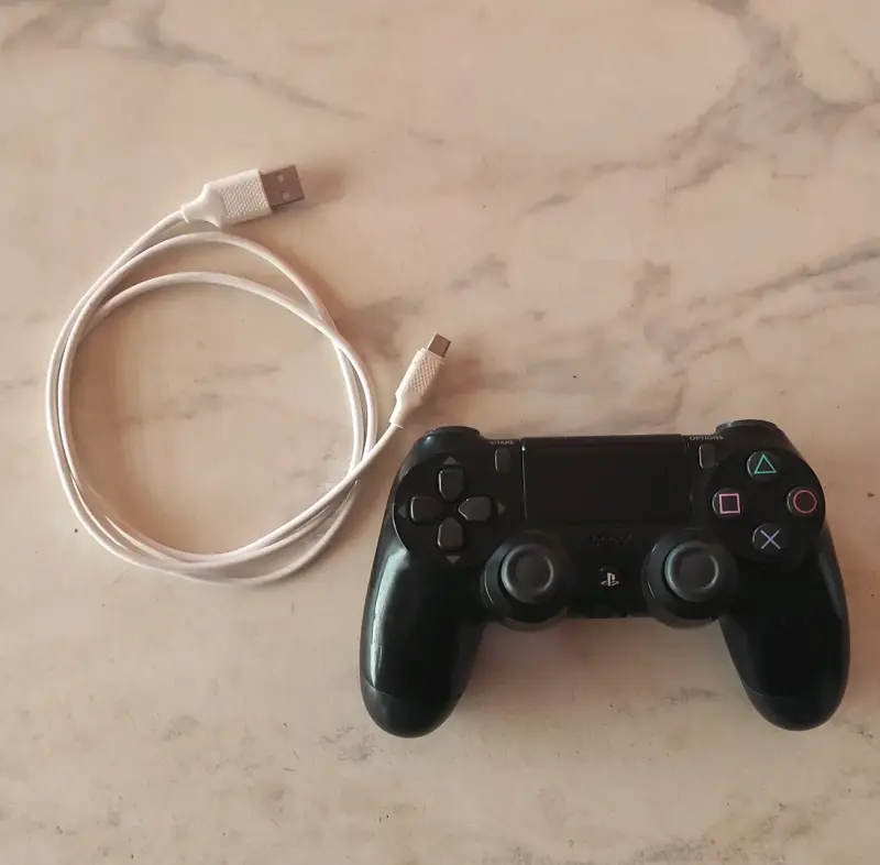 Consola PS4 con 3 juegos y control original - 3
