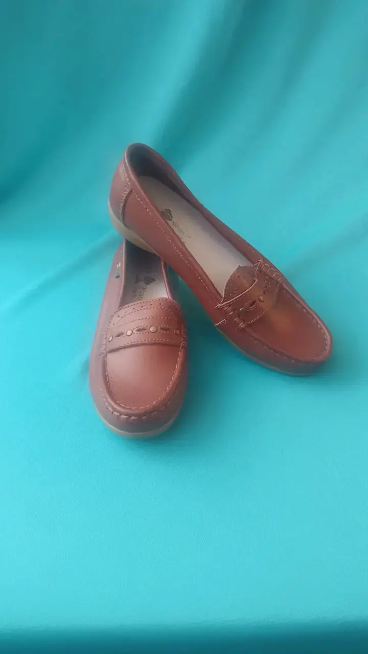 Mocasines de cuero marrón para mujer