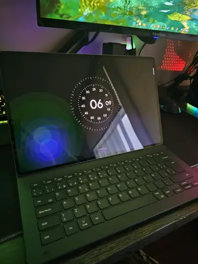 Tablet con teclado y lápiz Samsung Galaxy Tab S9 u - miniatura 1