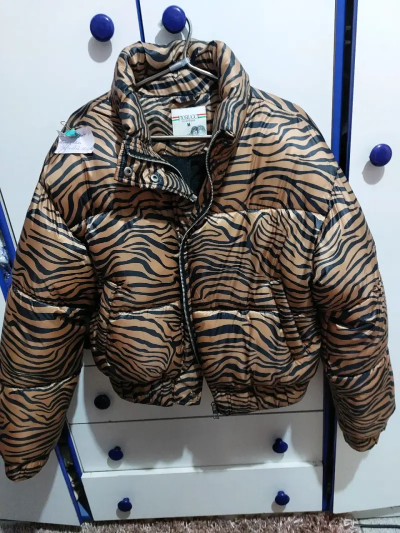 Chaqueta acolchada animal print Forucci talla M