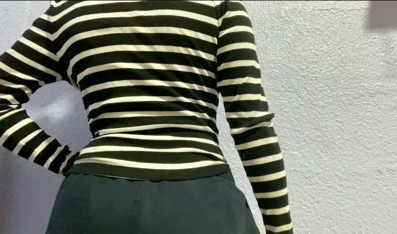 Polera de rayas blancas y negras para mujer - 3