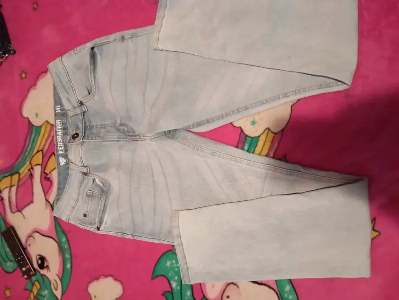 Jeans de mezclilla para niño con diseño desgastado - 6